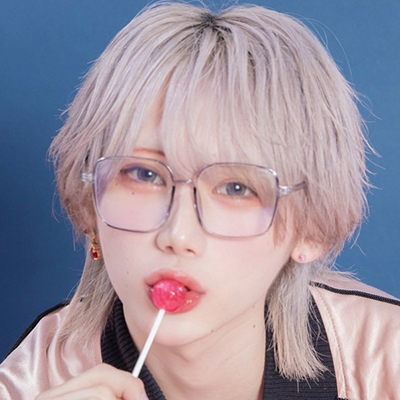 英 零一華