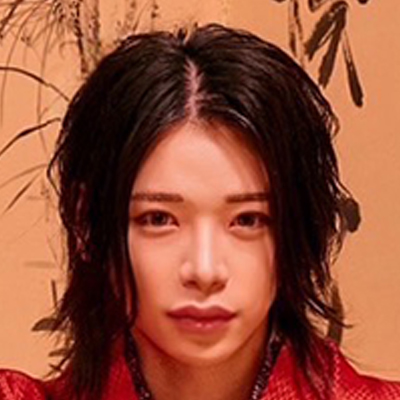 神童 紅麗亜