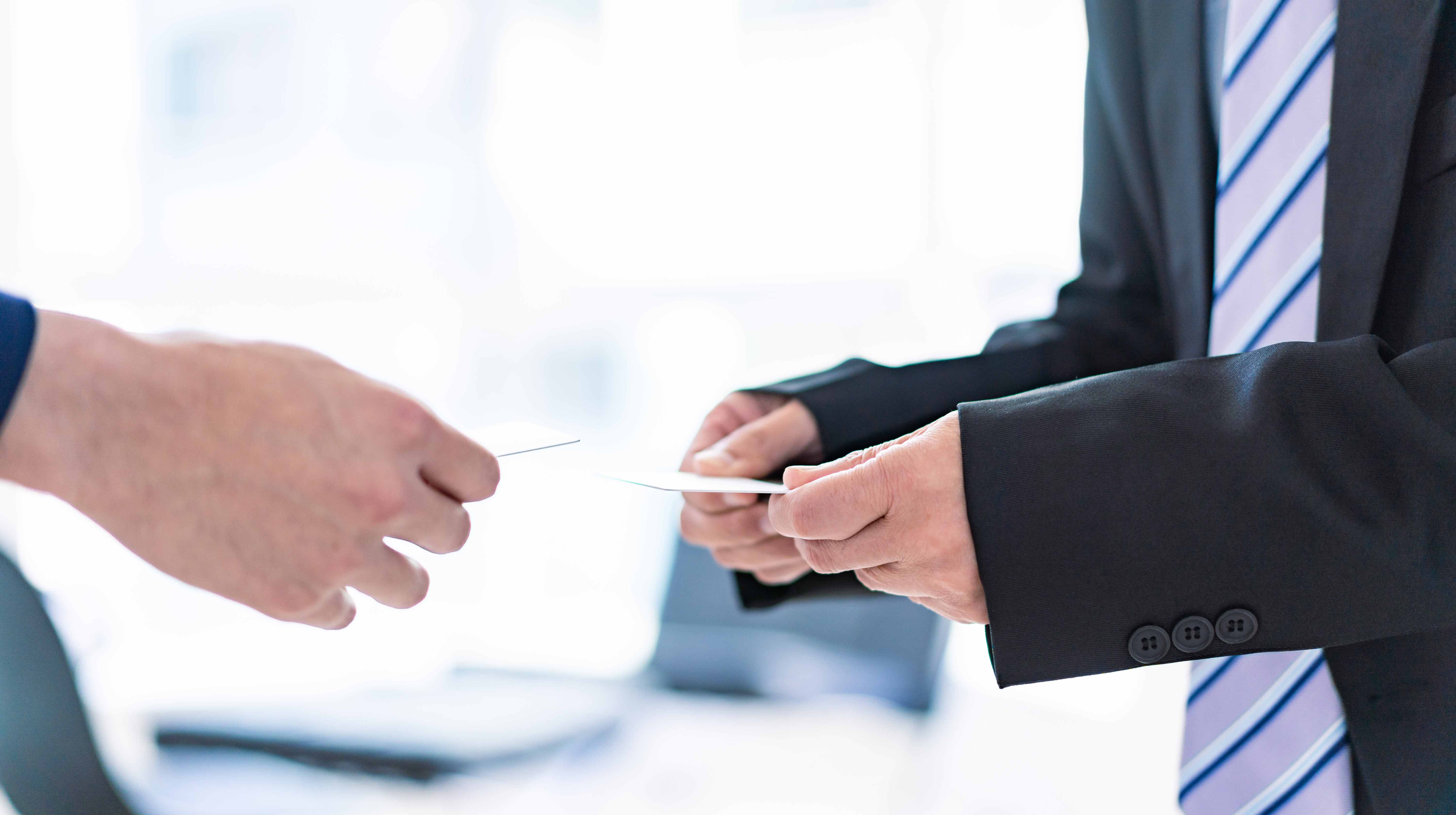 なぜ男性がホストクラブに通うのか!?その心理と男性客の接客方法に迫る!!